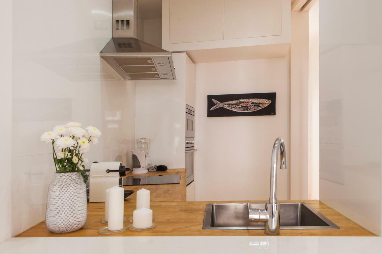 Cozy 1st Floor Flat Chiado District With Balconies And Ac 19th Century Building Apartment