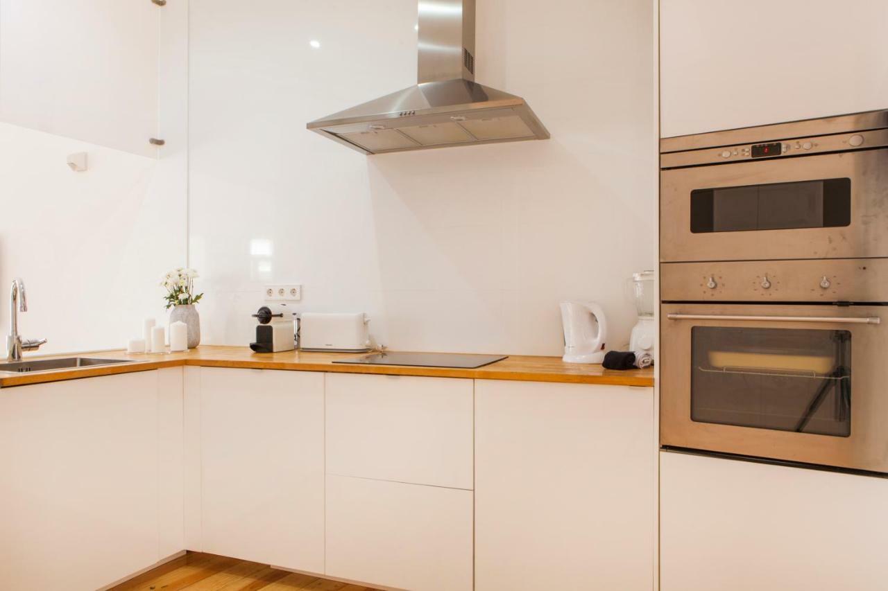 Cozy 1st Floor Flat Chiado District With Balconies And Ac 19th Century Building Apartment *