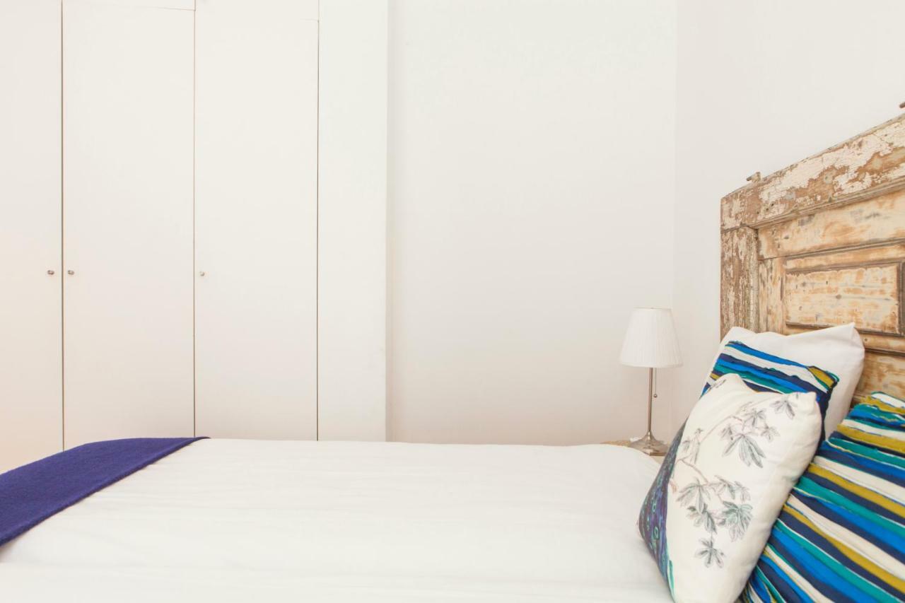 Cozy 1st Floor Flat Chiado District With Balconies And Ac 19th Century Building Lisbon