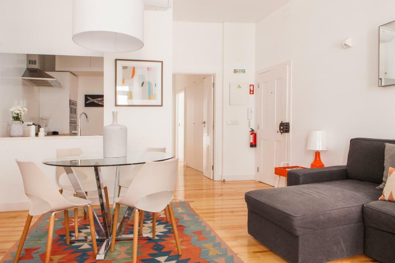 Cozy 1st Floor Flat Chiado District With Balconies And Ac 19th Century Building Lisbon