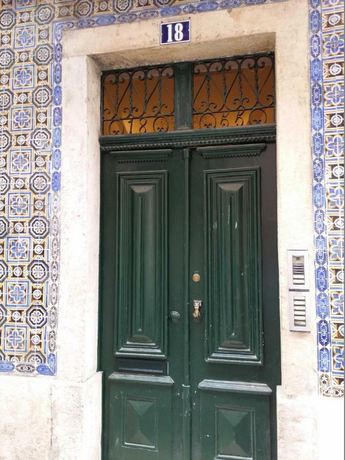 Cozy 1st Floor Flat Chiado District With Balconies And Ac 19th Century Building Apartment
