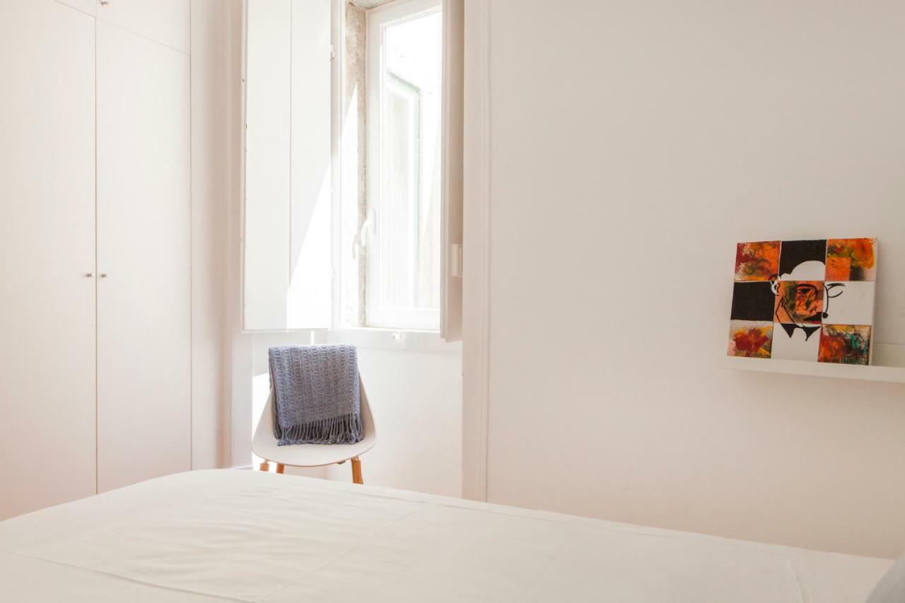 Cozy 1st Floor Flat Chiado District With Balconies And Ac 19th Century Building *