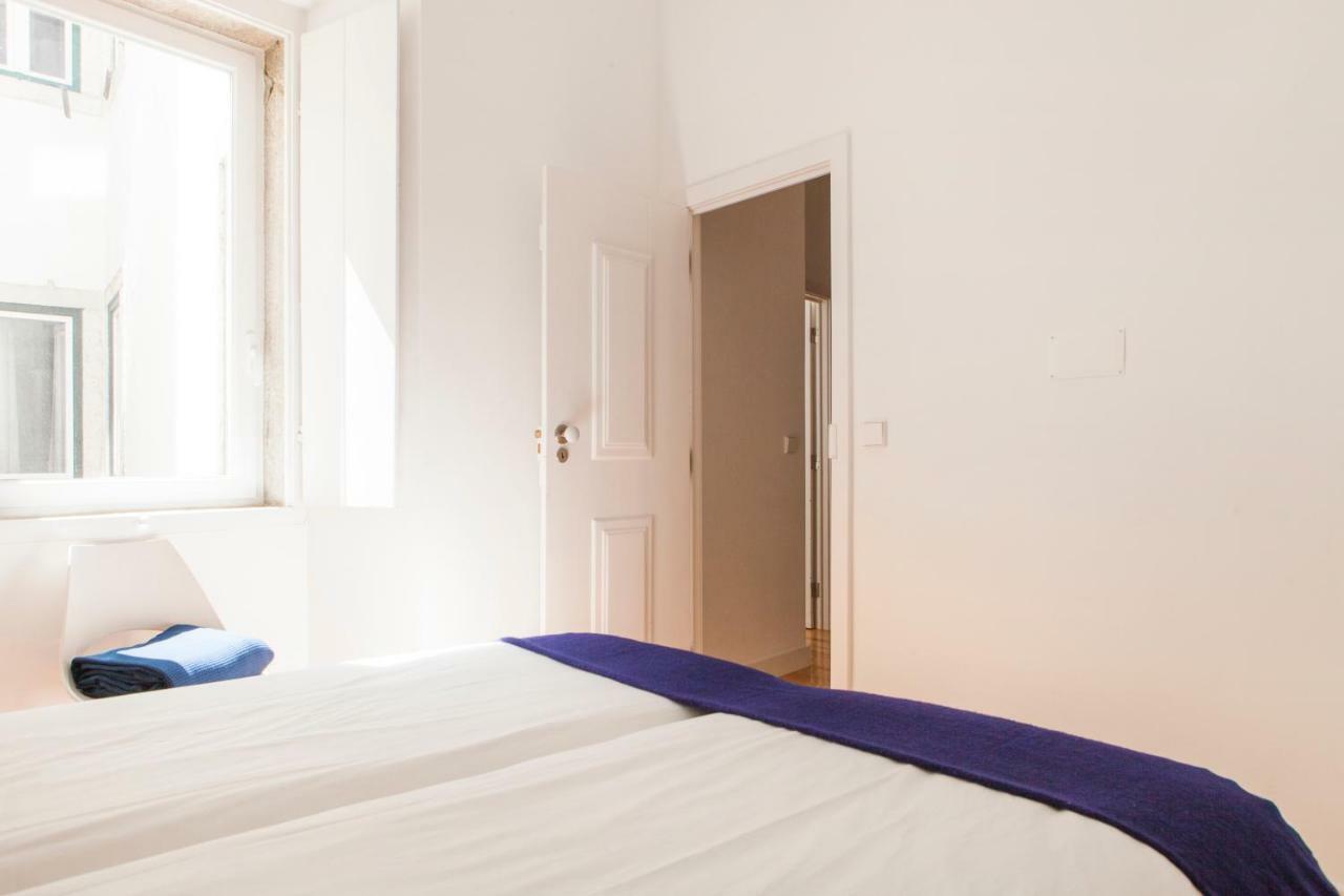 Cozy 1st Floor Flat Chiado District With Balconies And Ac 19th Century Building * Lisbon