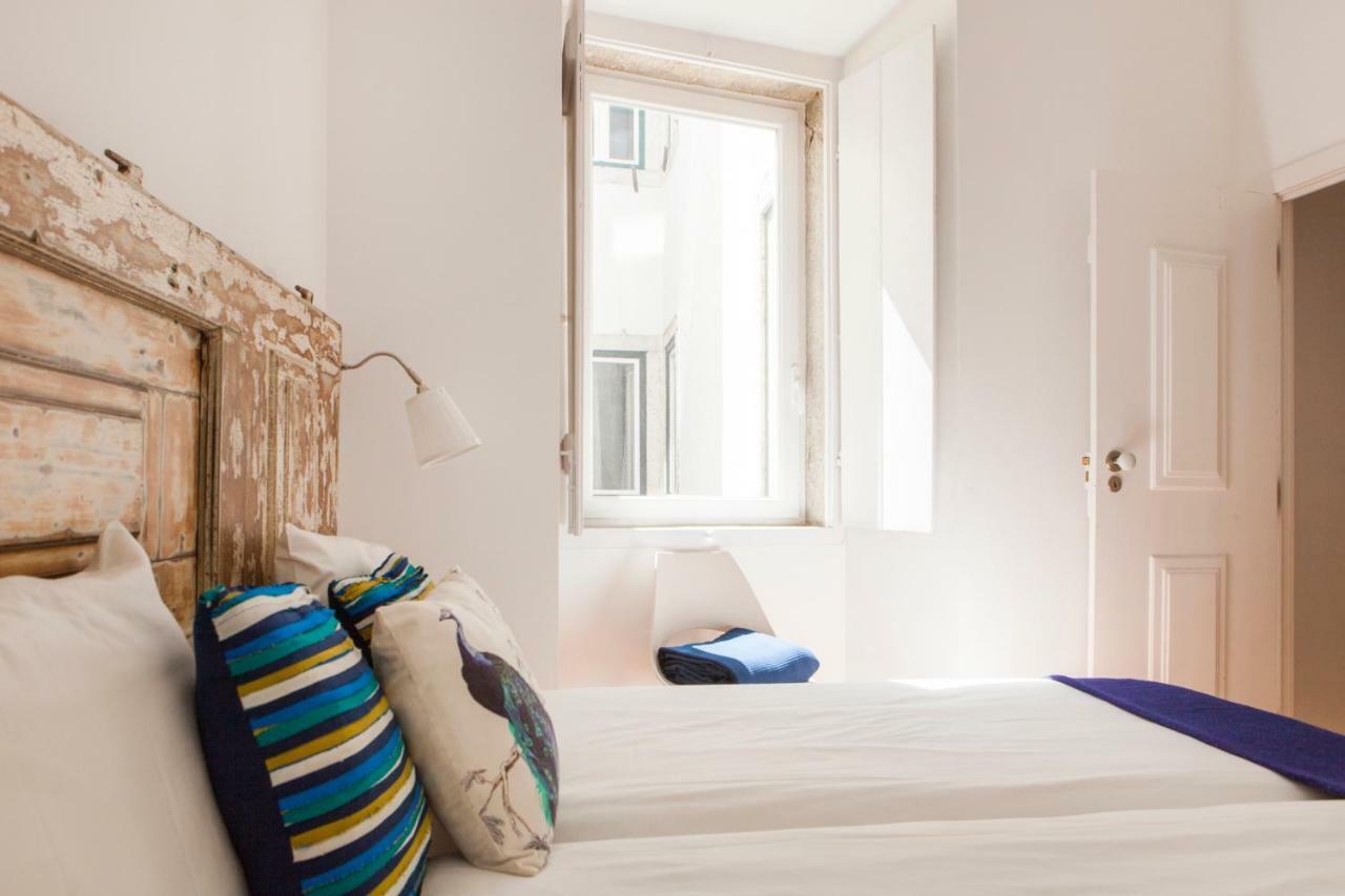 Cozy 1st Floor Flat Chiado District With Balconies And Ac 19th Century Building * Lisbon
